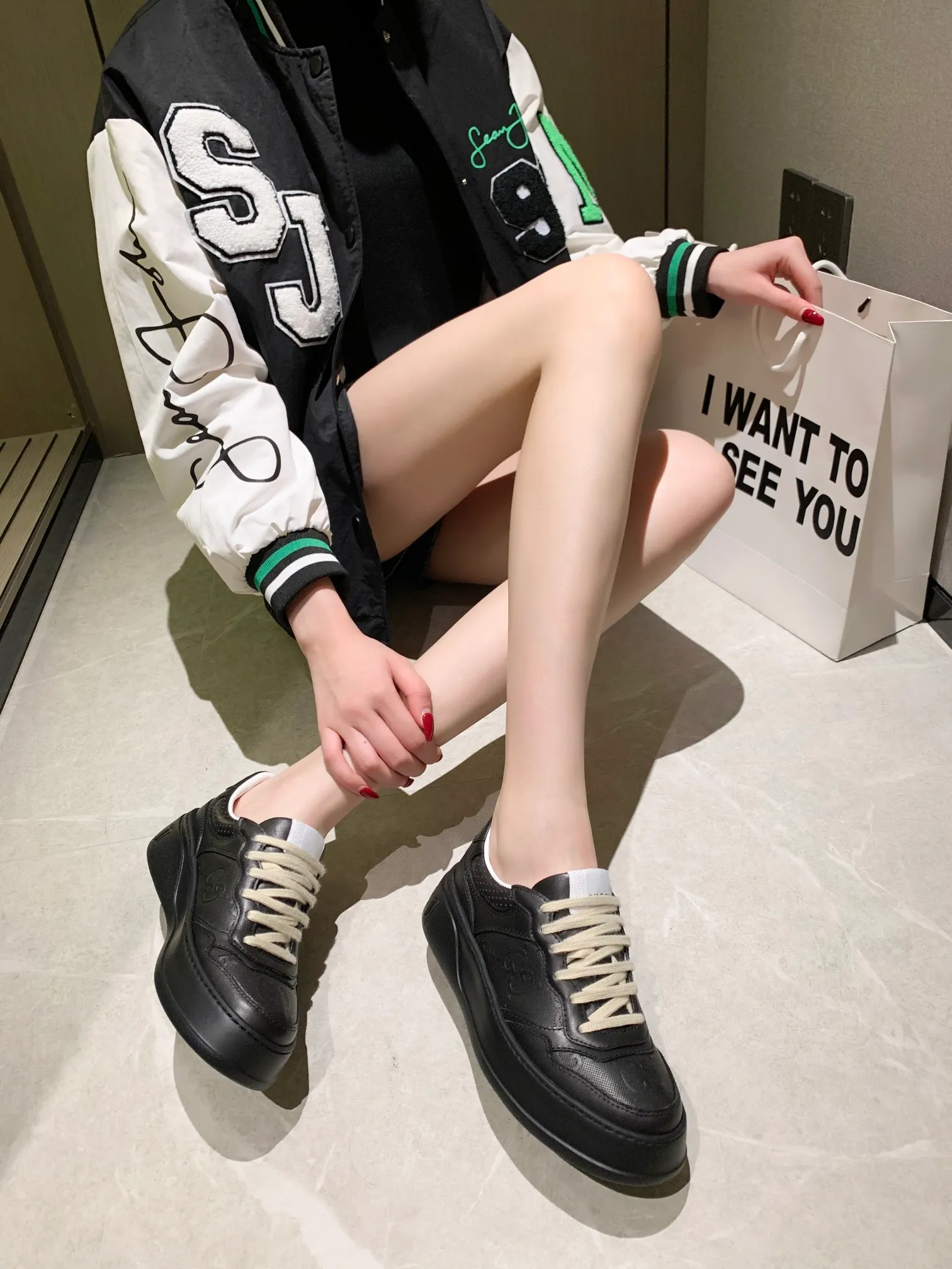 👟👟Ex-factory price 560👟👟 Men's size +10 Gucci2022 spring and summer new casual sports white shoes, purchasing version of the original version with a one-to-one molded IP light material sole! Upper calfskin, lining calfskin, foot pads calfskin. Complete purchasing version. Code number: female 35-40#, male 39-44# (45 customized)